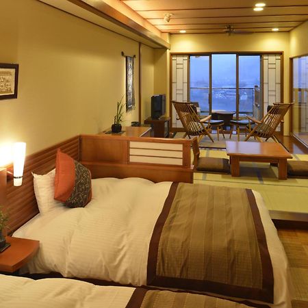Ryokan Ayu No Sato Hitoyoshi Exteriör bild