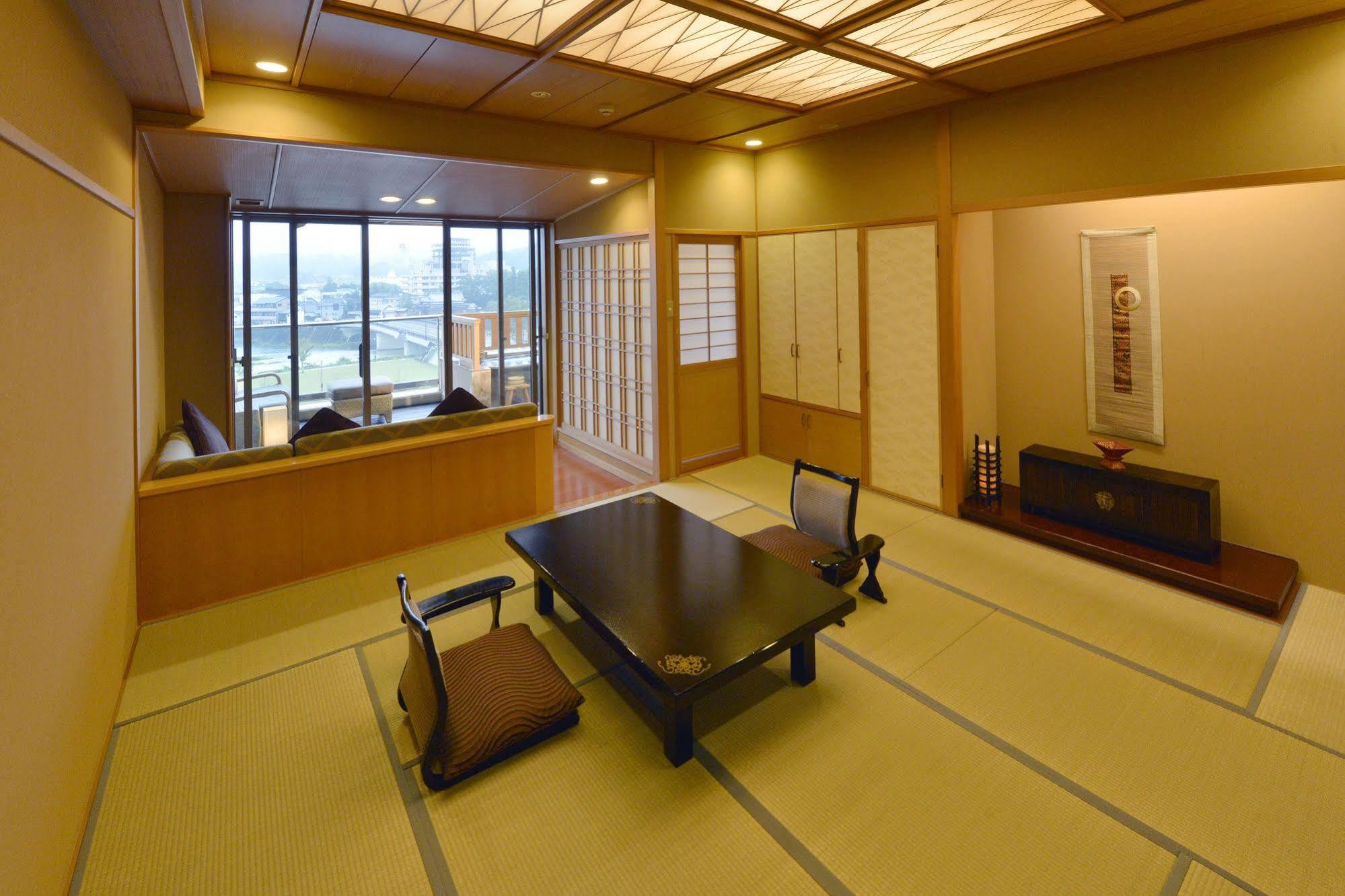 Ryokan Ayu No Sato Hitoyoshi Exteriör bild