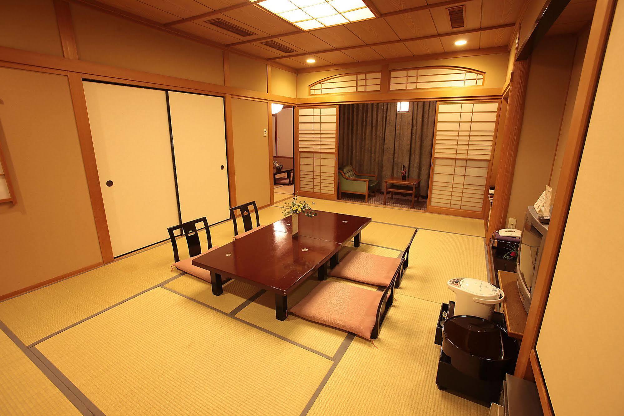 Ryokan Ayu No Sato Hitoyoshi Exteriör bild