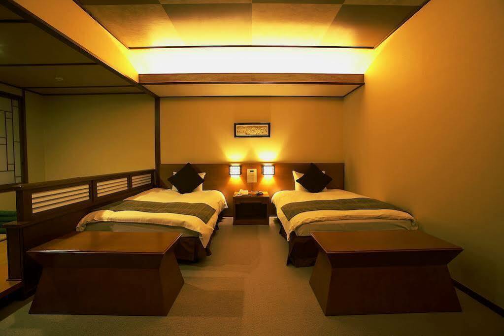 Ryokan Ayu No Sato Hitoyoshi Exteriör bild